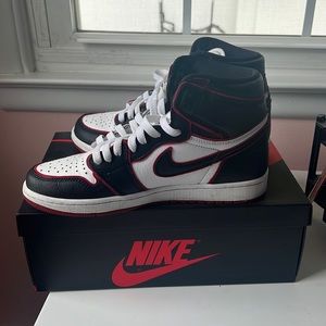 mens nike air jordan 1 retro high. bloodlines barely worn